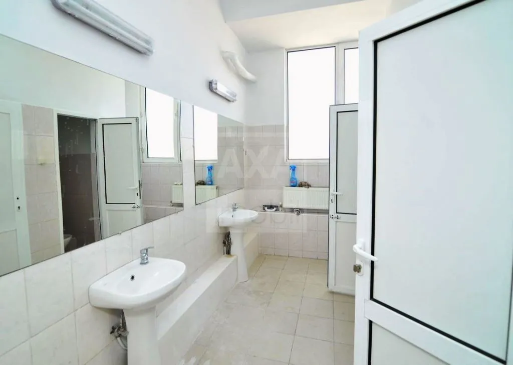Spațiu comercial, 600 m² — Imagine 2