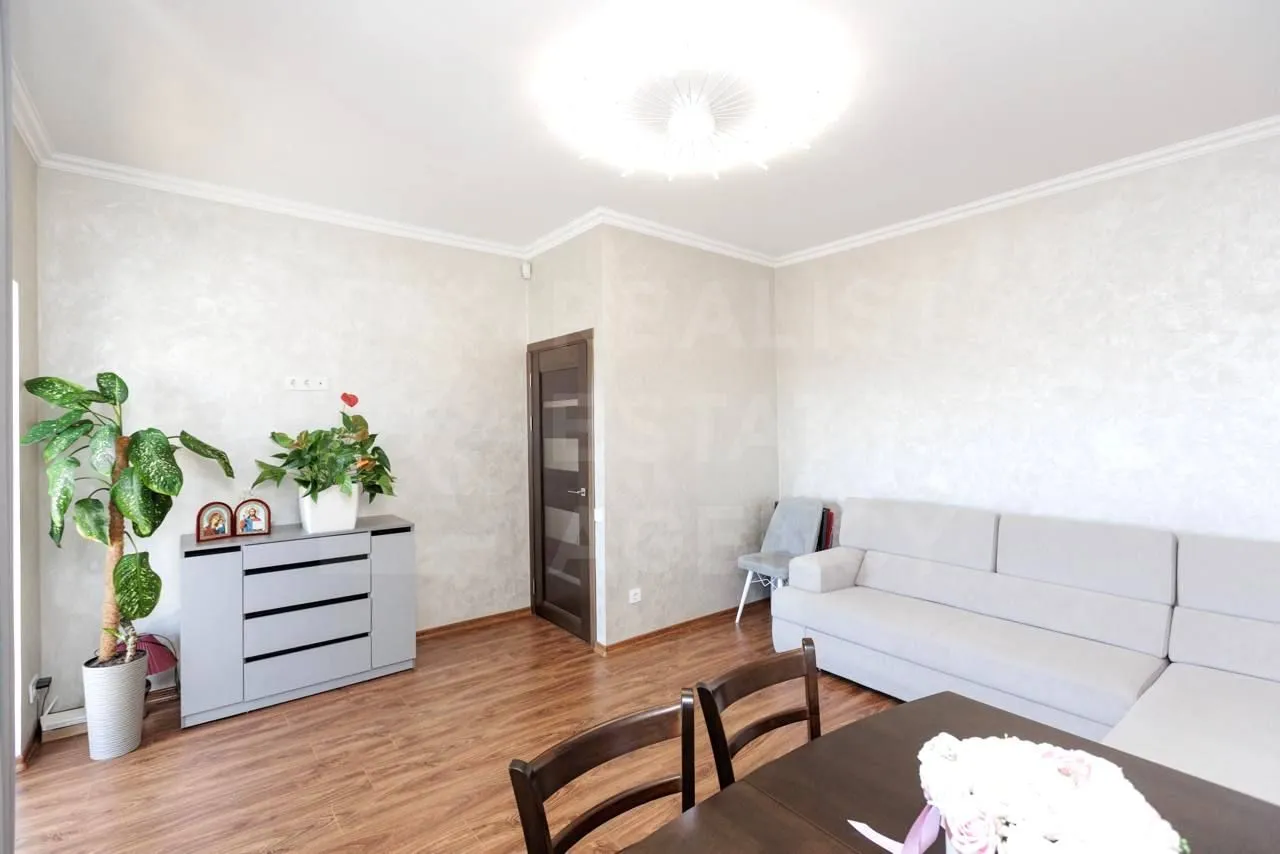2-etaje casă, 4 camere, 200 m² — Imagine 2