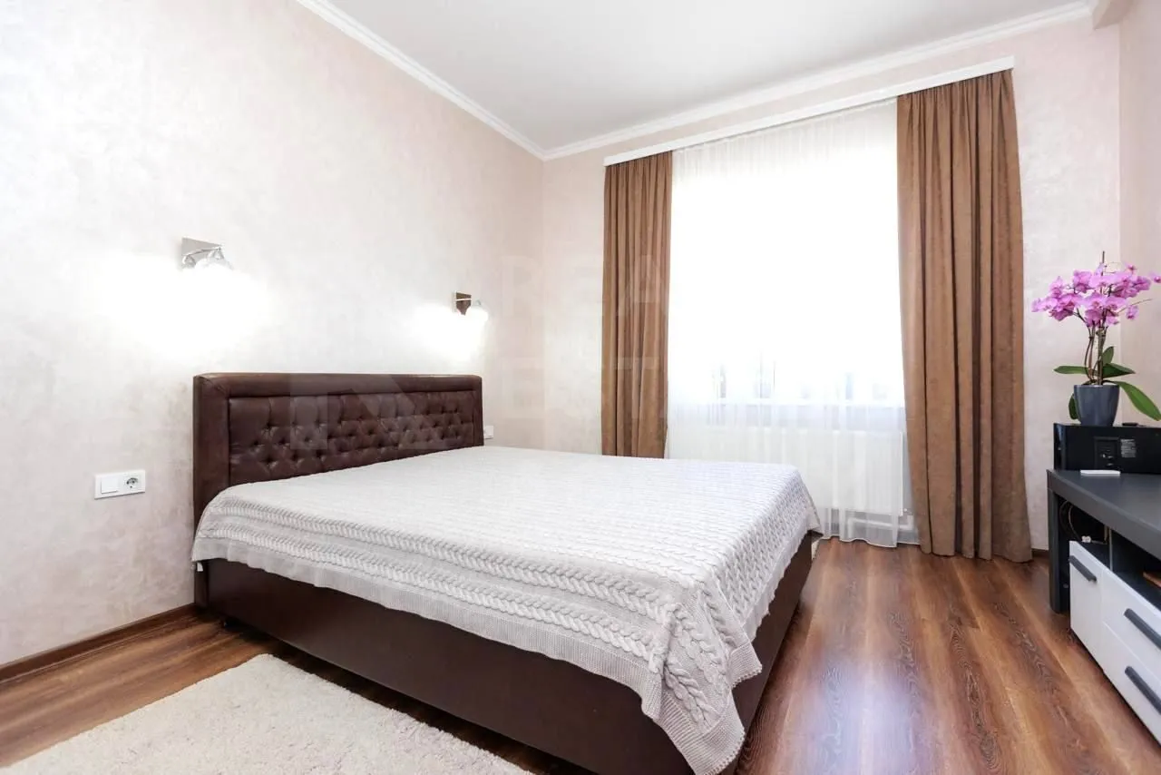 2-etaje casă, 4 camere, 200 m² — Imagine 3