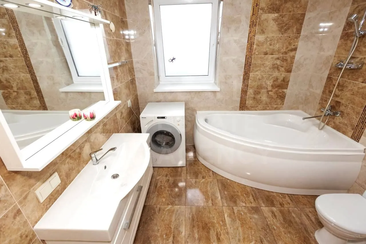 2-etaje casă, 4 camere, 200 m² — Imagine 4
