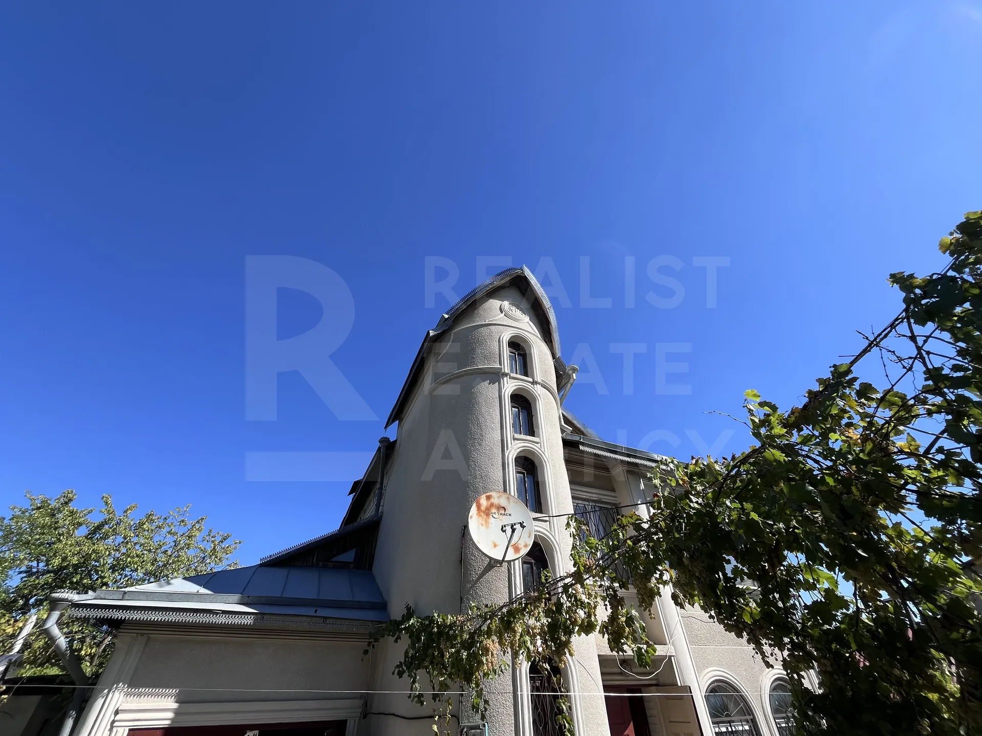 3-etaje casă, 5 camere, 193 m² — Imagine 1