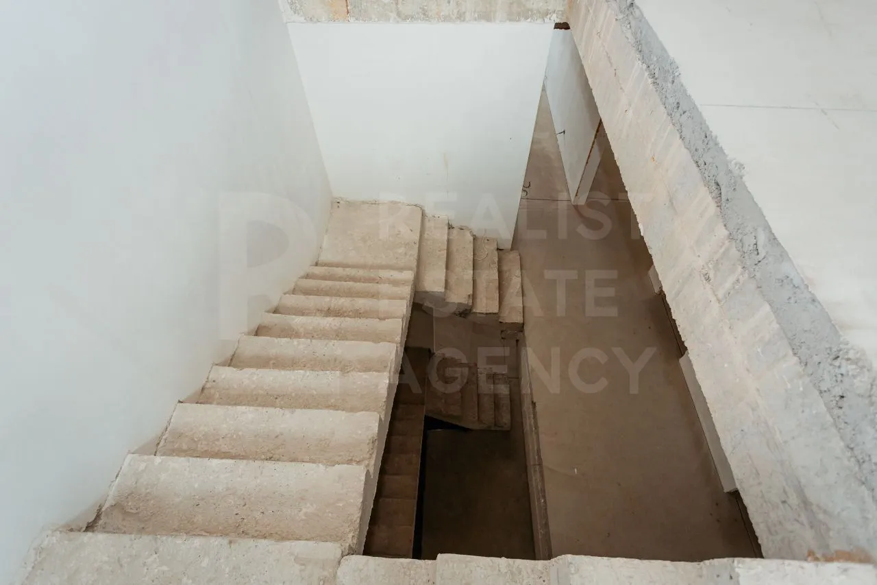 3-этажный дом, 4 комнаты, 283 м² — Изображение 4
