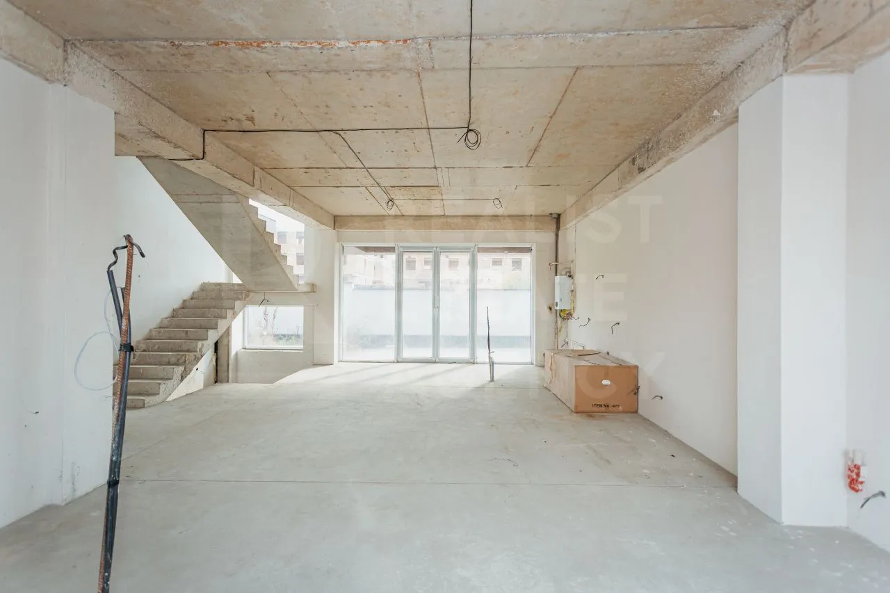 2-этажный дом, 4 комнаты, 230 м² — Изображение 2
