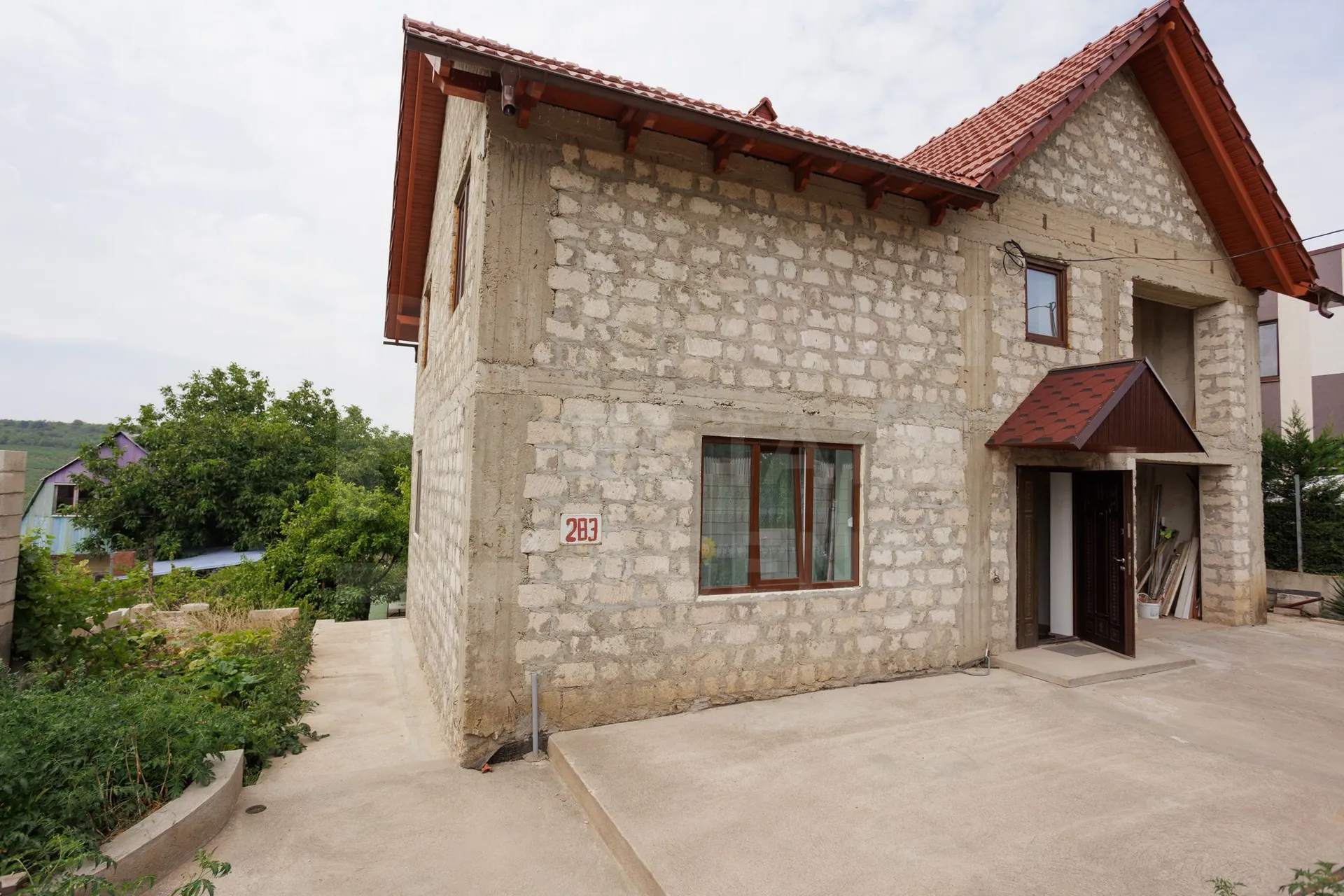 2-etaje casă, 4 camere, 150 m² — Imagine 1