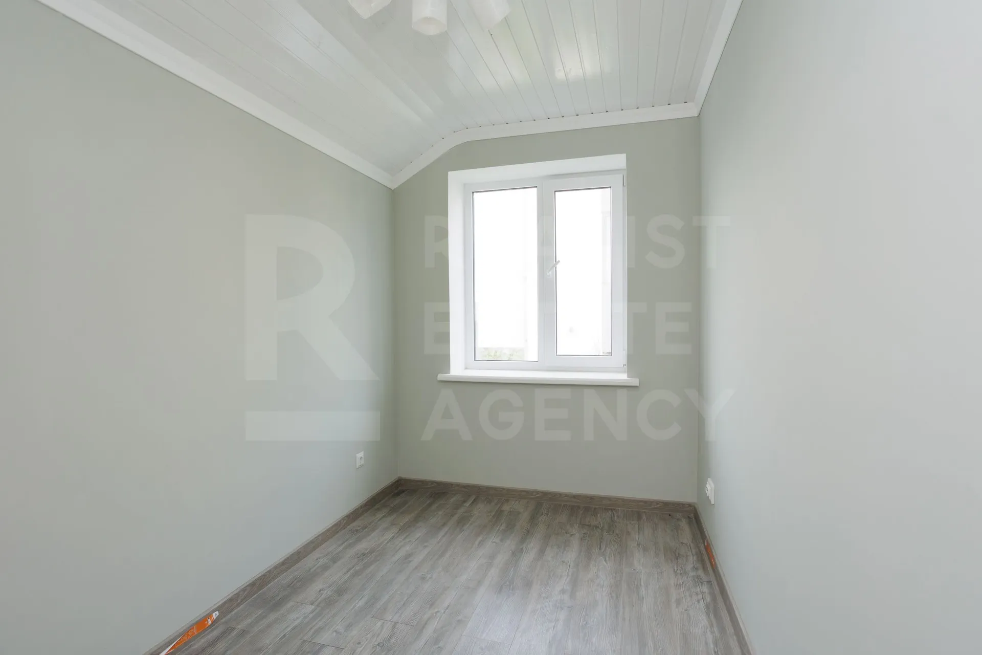 2-etaje casă, 4 camere, 150 m² — Imagine 3