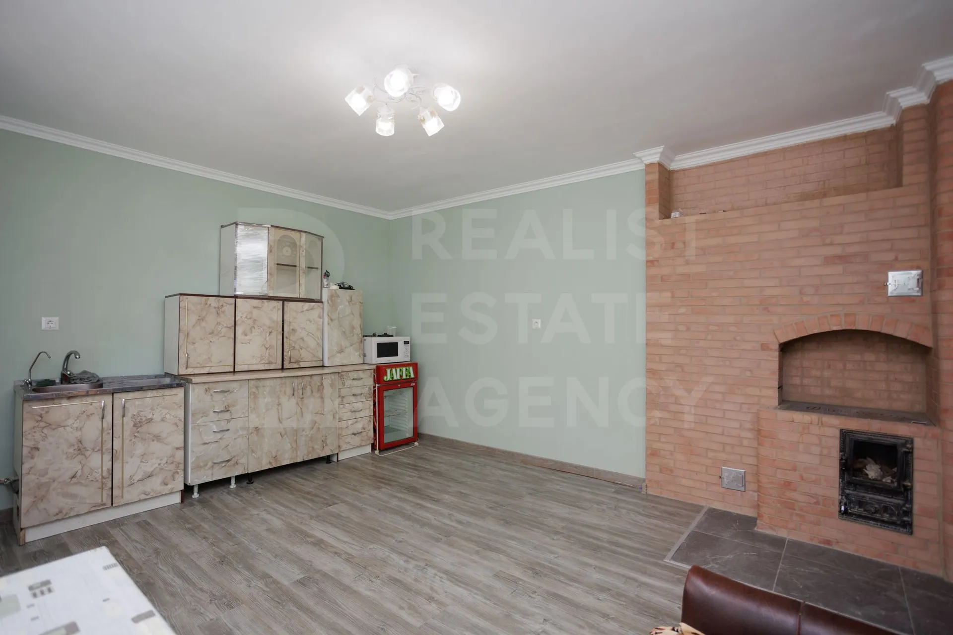 2-etaje casă, 4 camere, 150 m² — Imagine 2