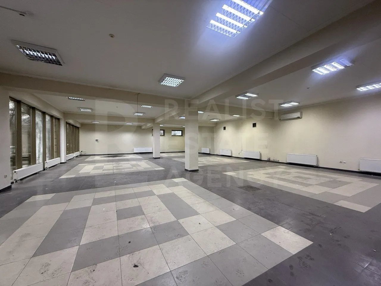 Торговое помещение, 230 м² — Изображение 1
