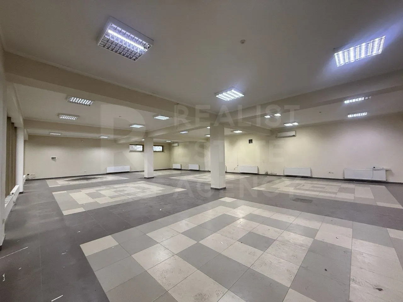 Spațiu comercial, 230 m² — Imagine 2