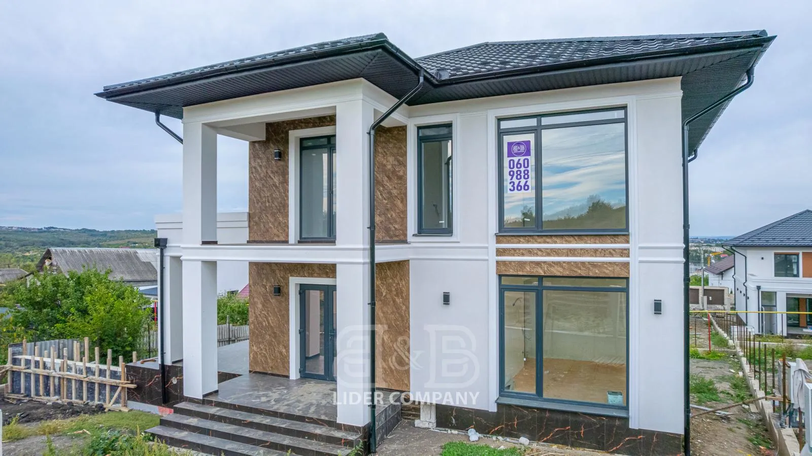2-etaje casă, 4 camere, 136 m² — Imagine 1