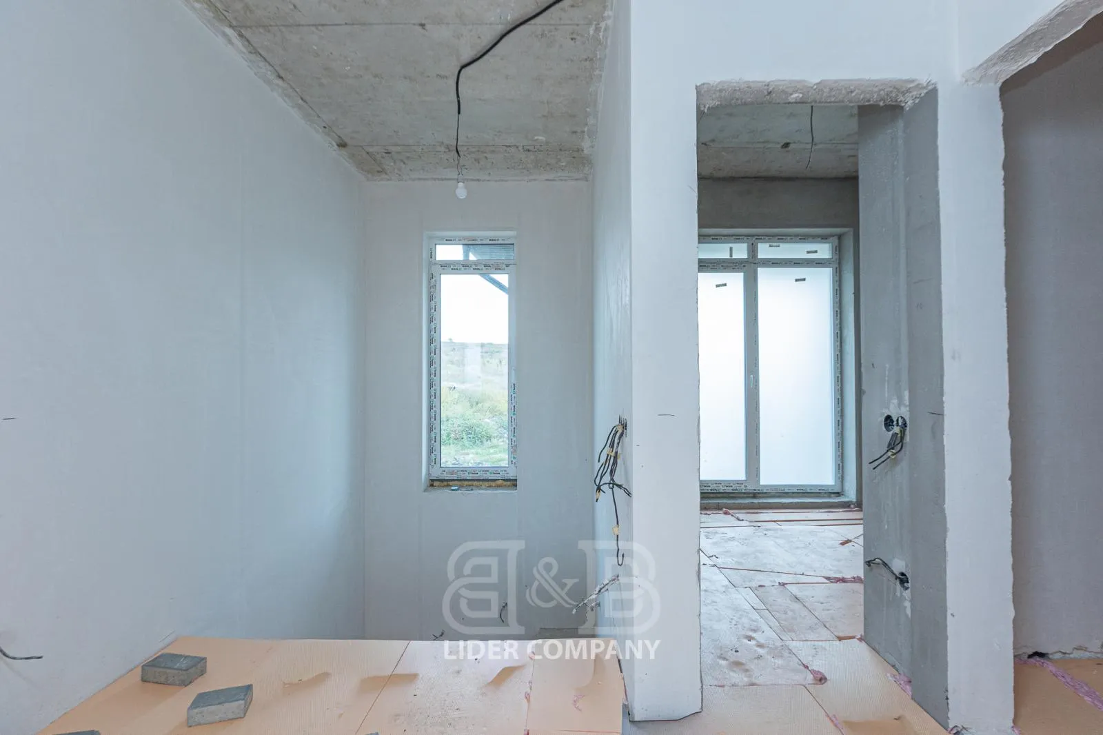 2-etaje casă, 4 camere, 136 m² — Imagine 2
