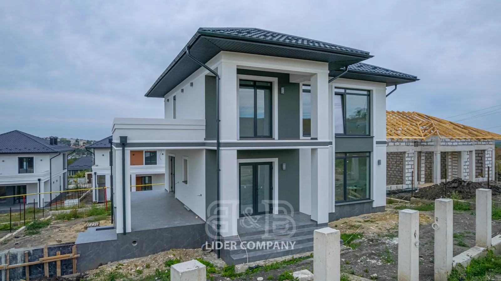 2-etaje casă, 4 camere, 136 m² — Imagine 1