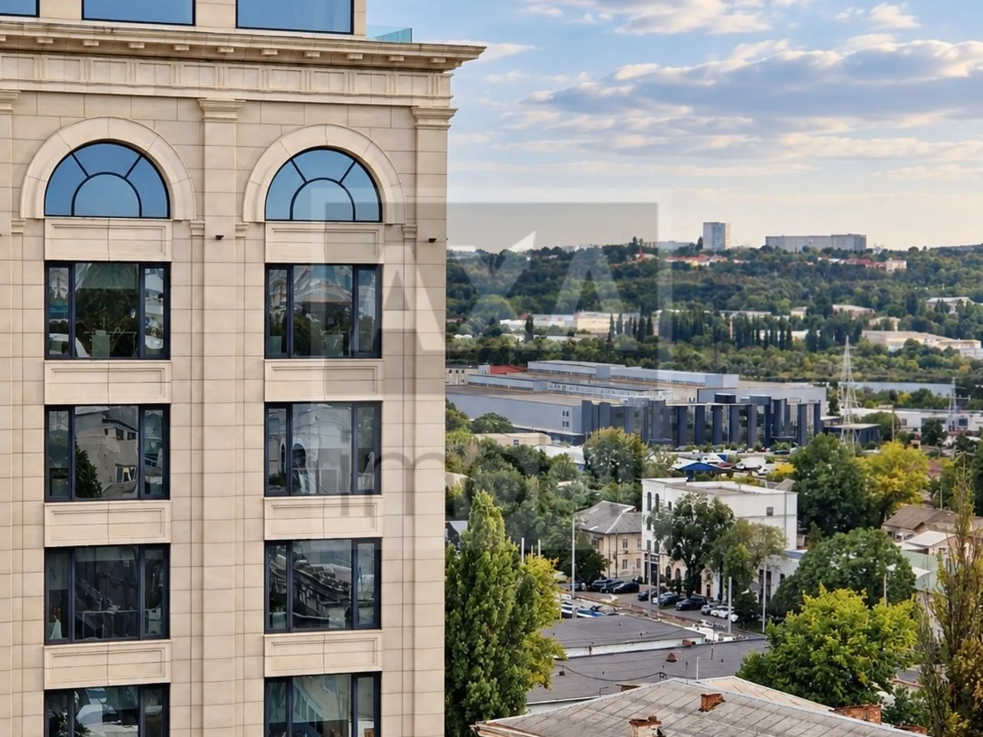 6-bedroom office, 242 m² — Image 1