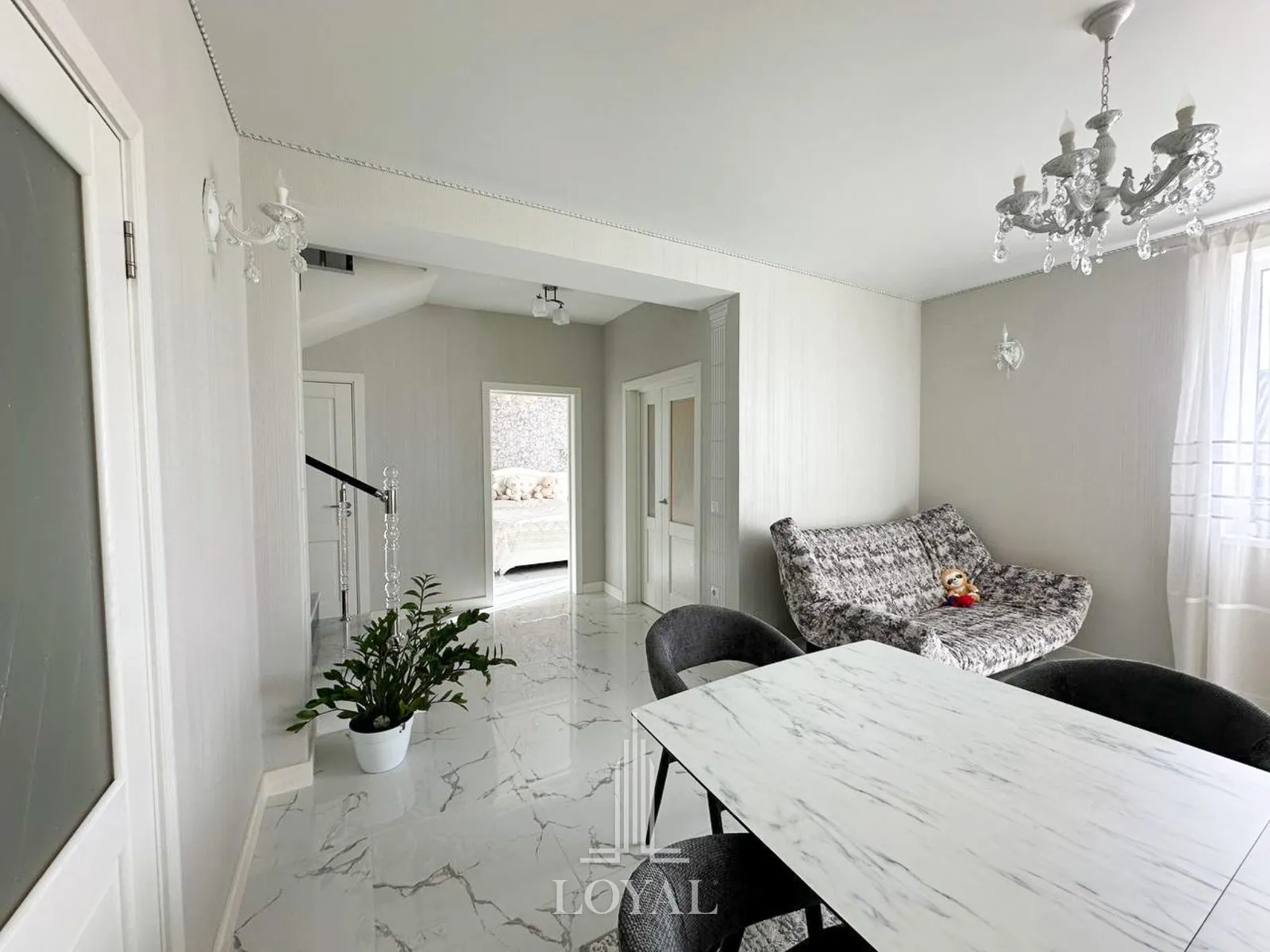 2-floor house, 4 rooms, 160 m² — Image 2
