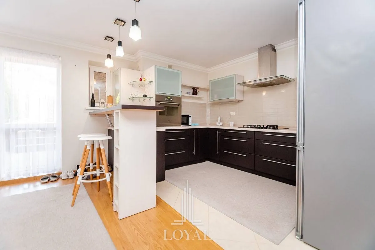 3-этажный дом, 4 комнаты, 210 м² — Изображение 2