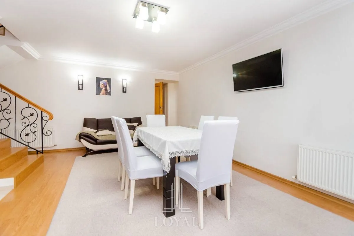 3-этажный дом, 4 комнаты, 210 м² — Изображение 4