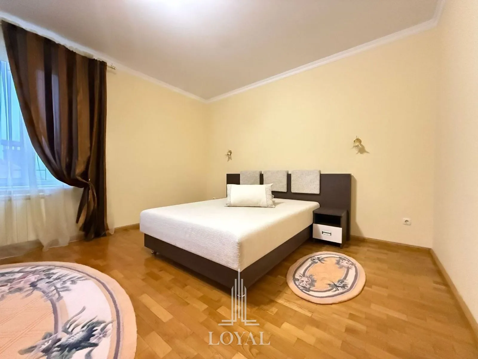 3-этажный дом, 4 комнаты, 220 м² — Изображение 4