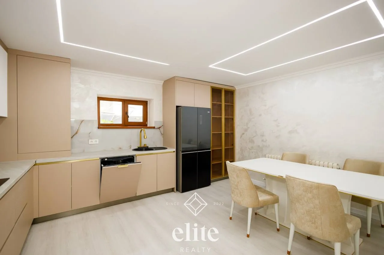 3-этажный дом, 5 комнат, 350 м² — Изображение 2