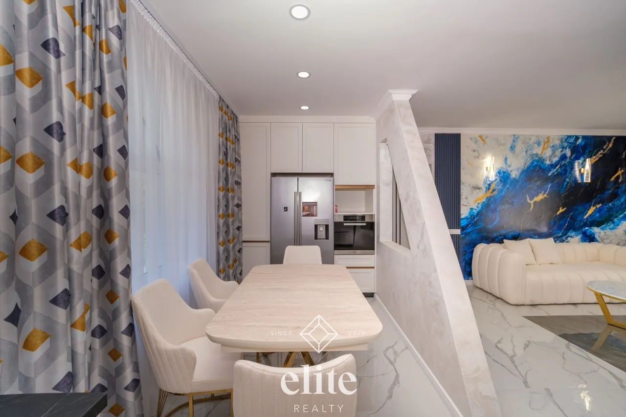 3-floor house, 3 rooms, 250 m² — Image 2