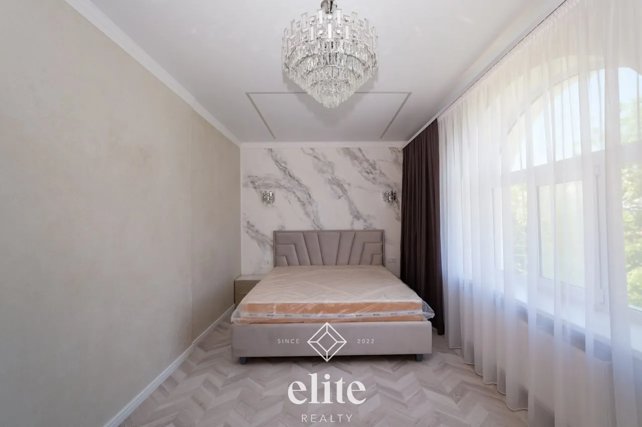 3-floor house, 3 rooms, 250 m² — Image 4
