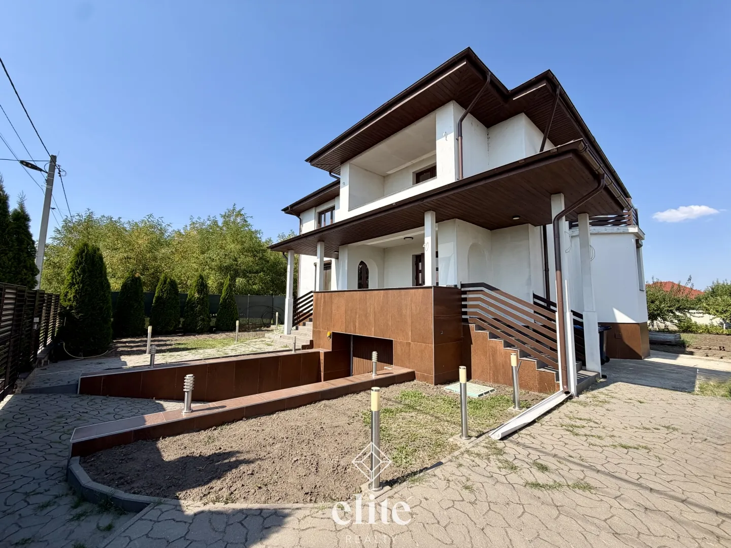 2-этажный дом, 5 комнат, 280 м² — Изображение 1
