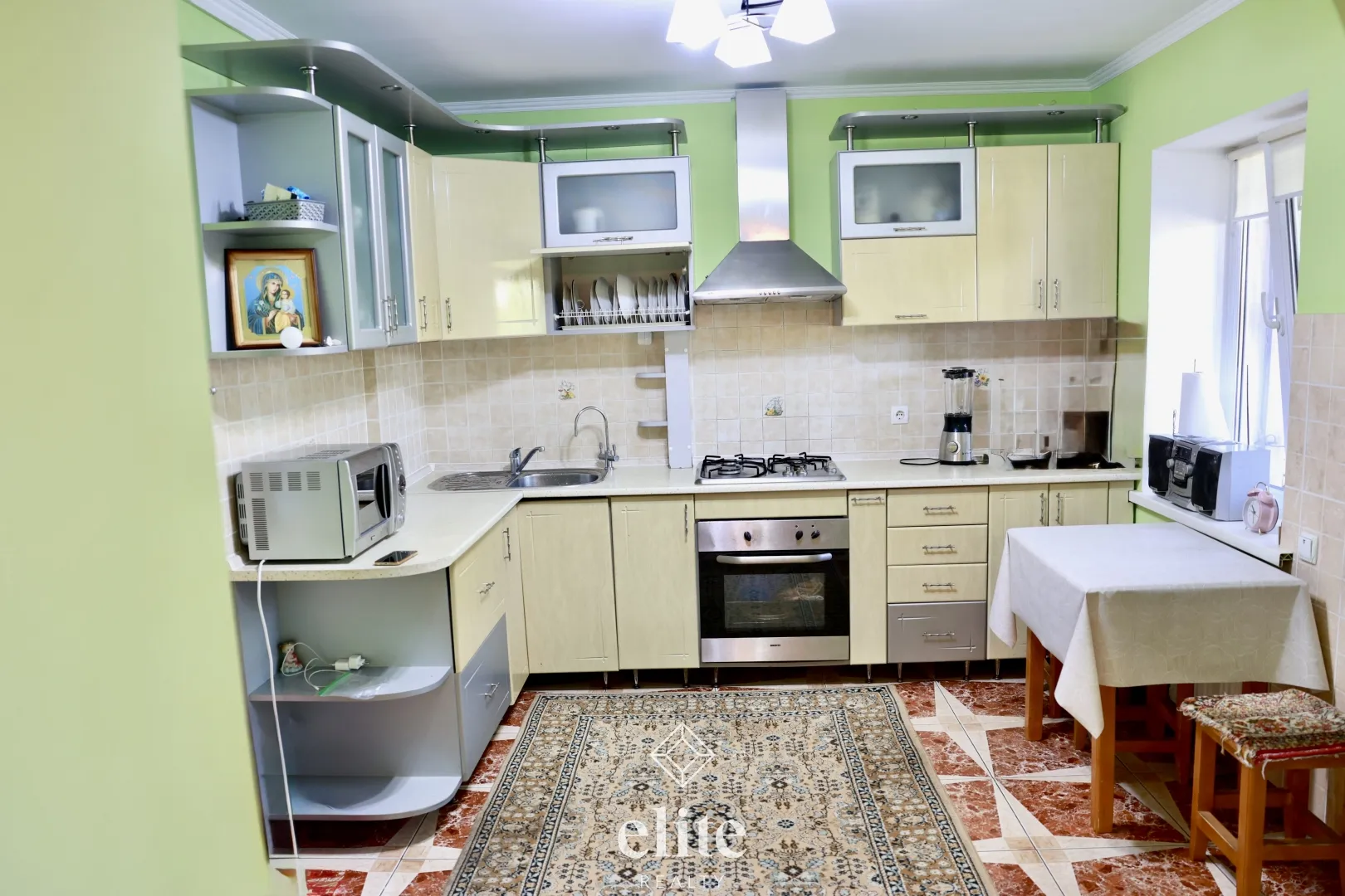 2-этажный дом, 5 комнат, 230 м² — Изображение 2
