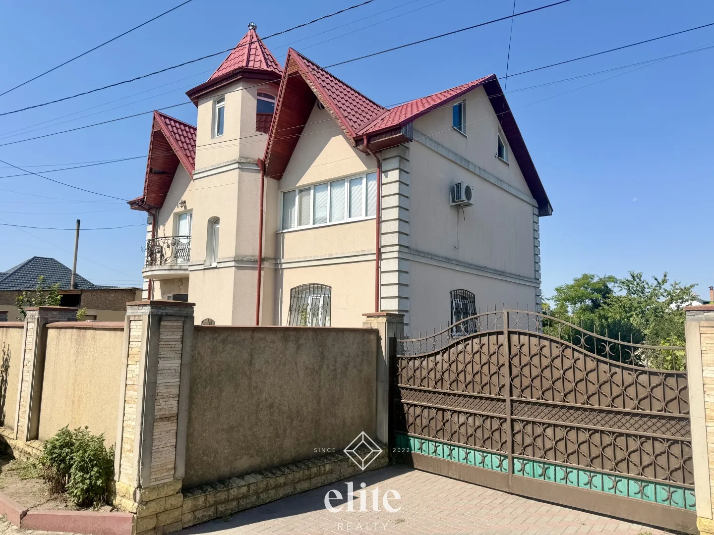 2-этажный дом, 5 комнат, 230 м² — Изображение 1
