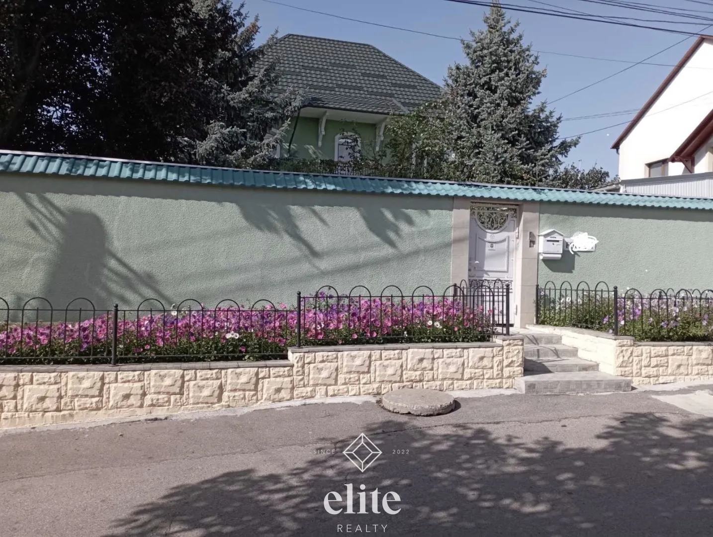 2-etaje casă, 4 camere, 220 m² — Imagine 1
