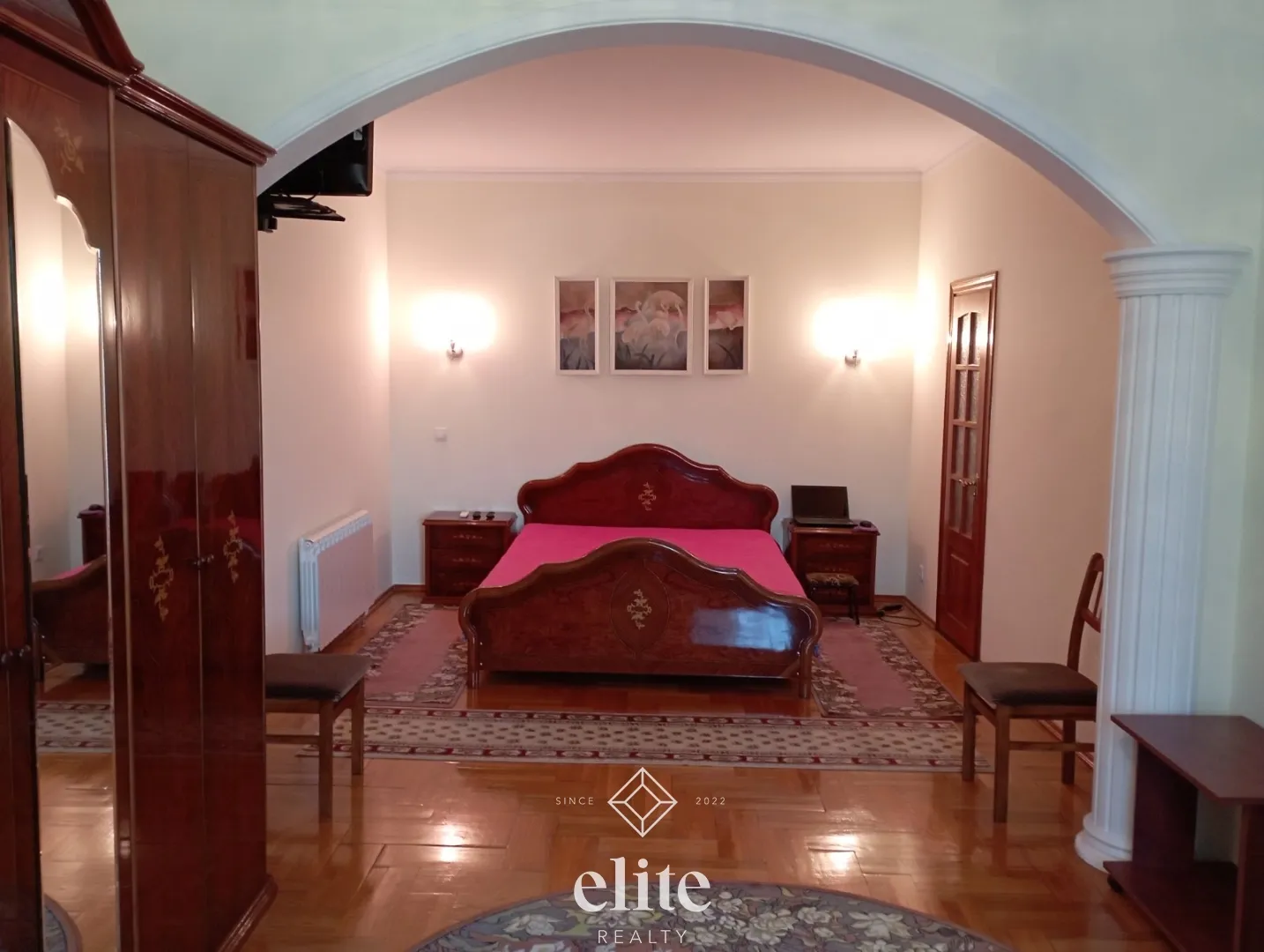 2-etaje casă, 4 camere, 220 m² — Imagine 3