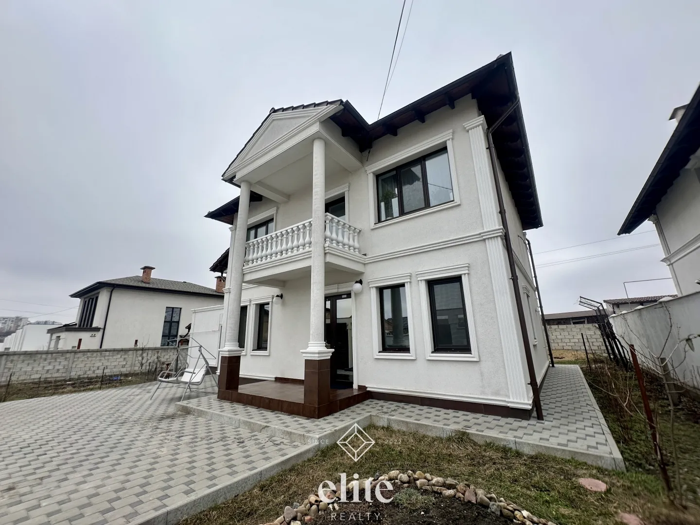2-etaje casă, 4 camere, 200 m² — Imagine 1