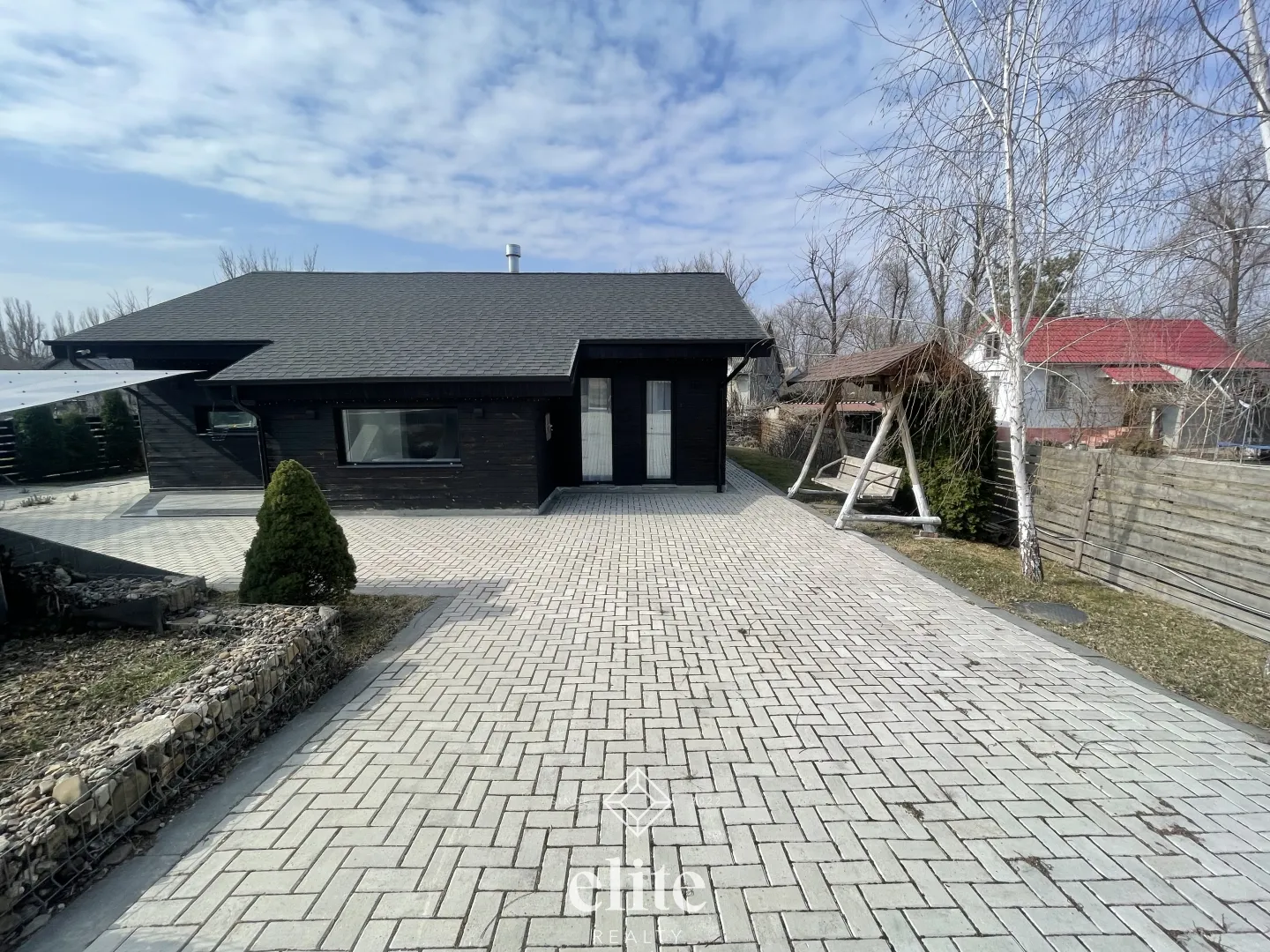 1-этажный дом, 2 комнаты, 115 м² — Изображение 1