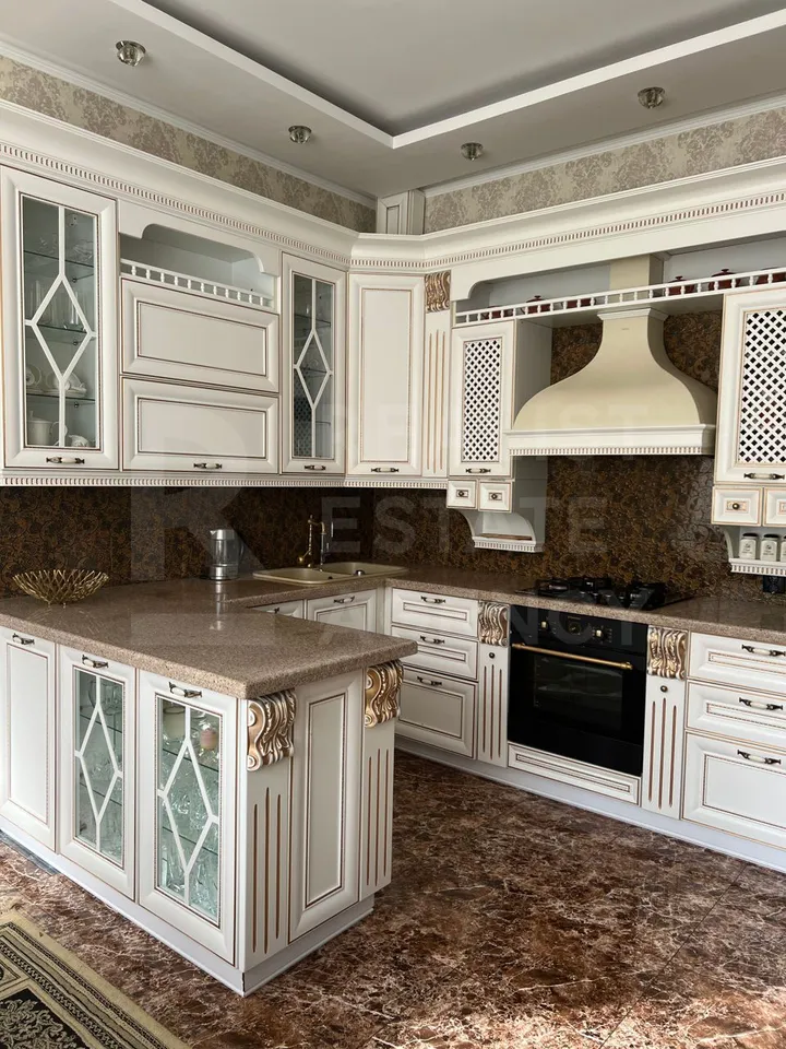 2-этажный дом, 4 комнаты, 340 м² — Изображение 2