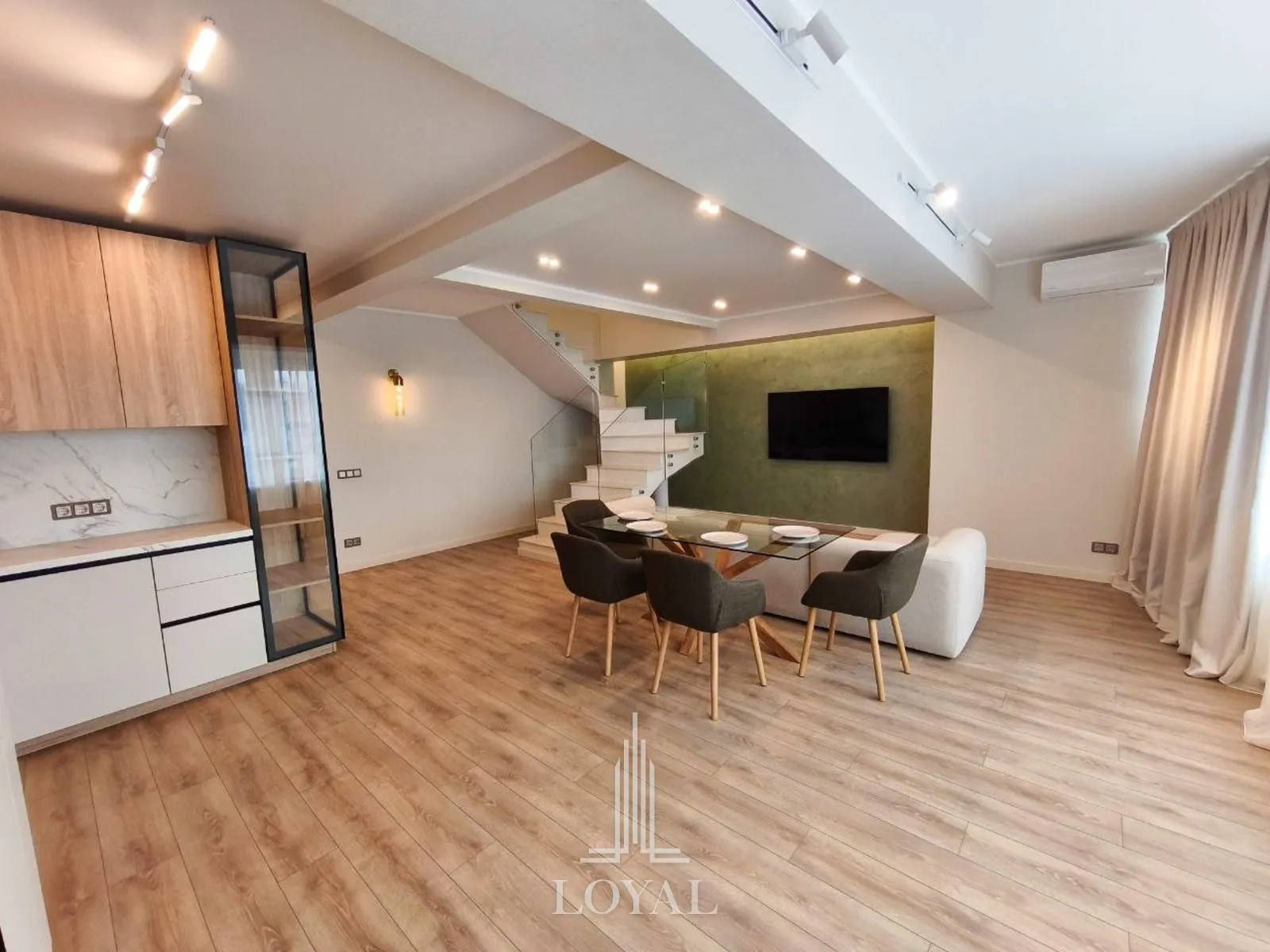 4-комнатная квартира, 158 м² — Изображение 1