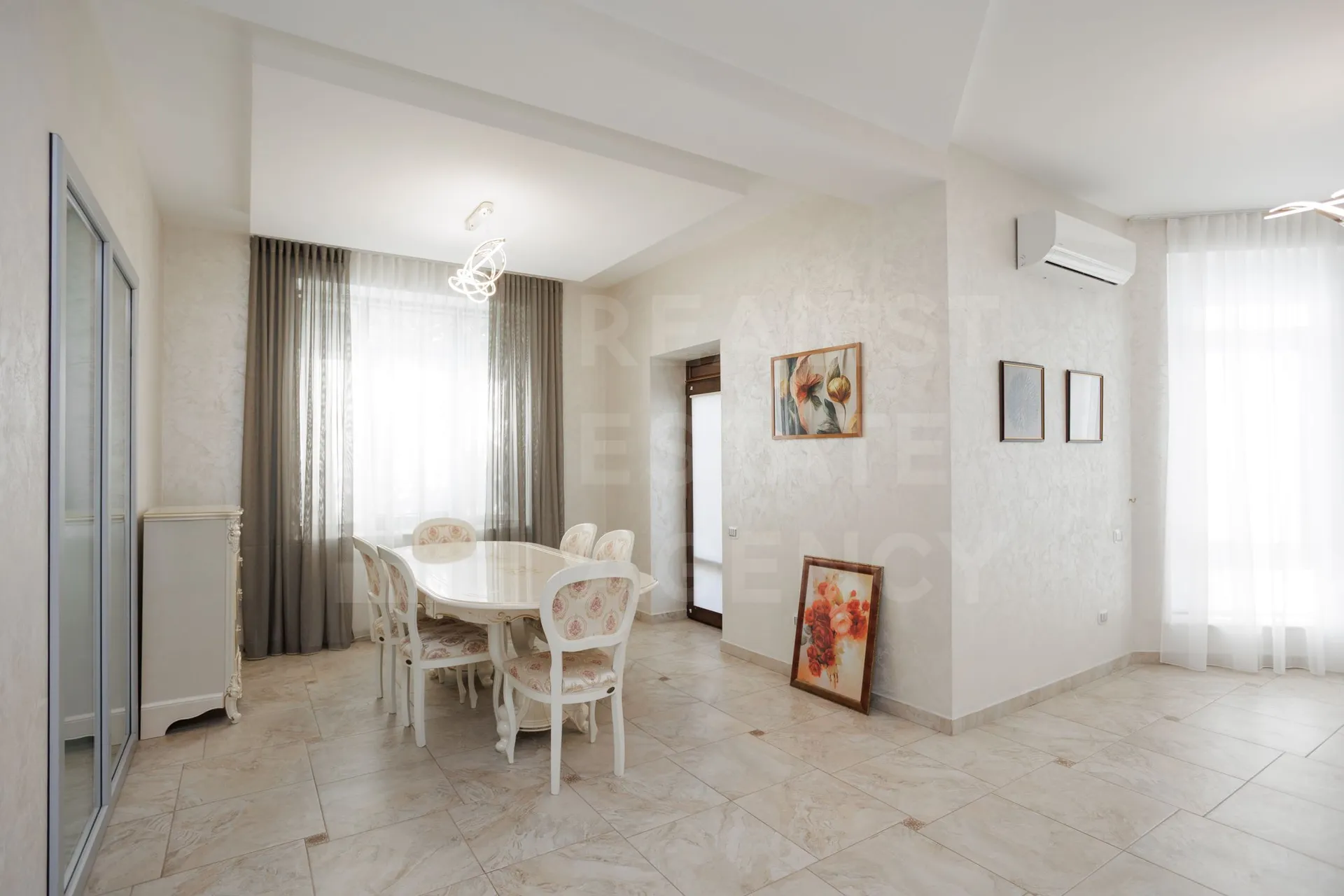 3-этажный дом, 5 комнат, 350 м² — Изображение 4