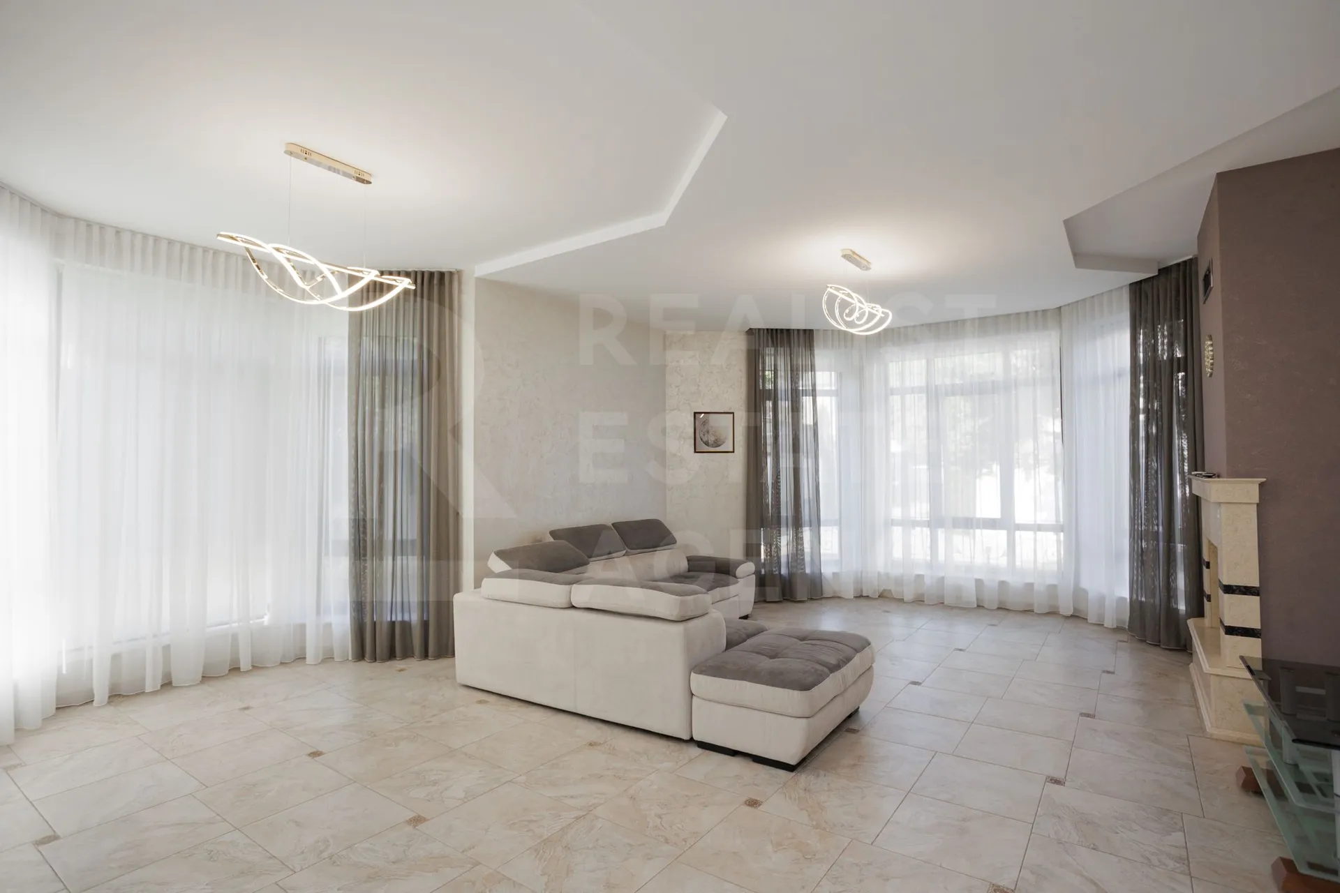 3-этажный дом, 5 комнат, 350 м² — Изображение 3