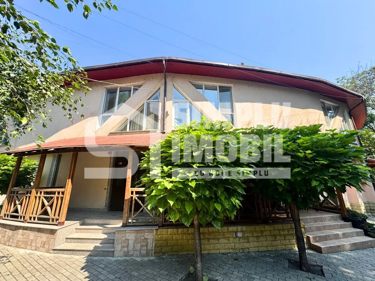 3-этажный дом, 4 комнаты, 230 м² — Изображение 1