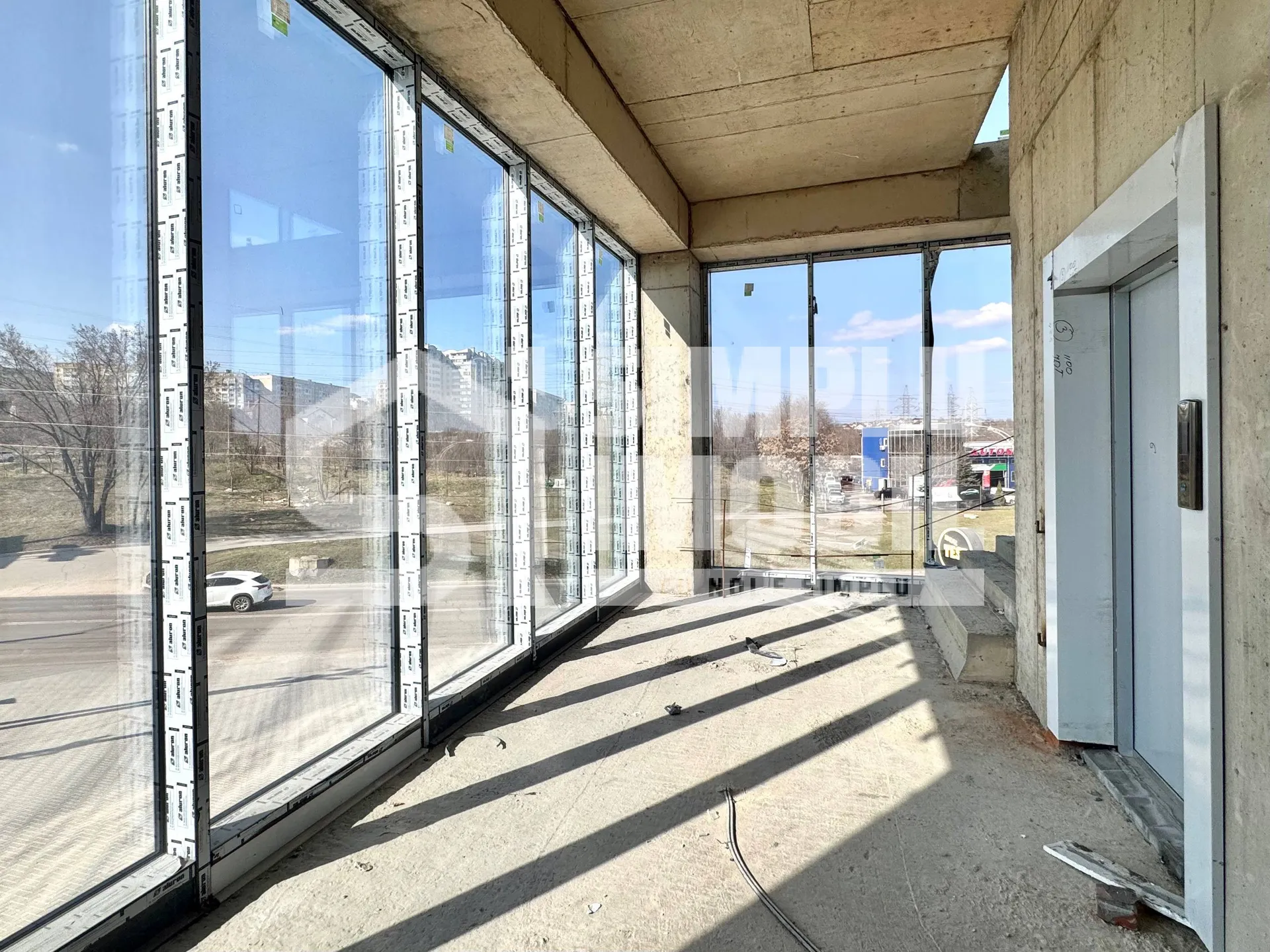 Spațiu comercial, 1 200 m² — Imagine 2
