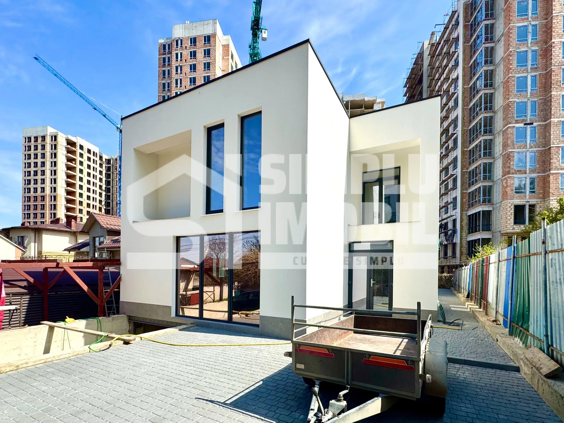 4-этажный дом, 4 комнаты, 170 м² — Изображение 1