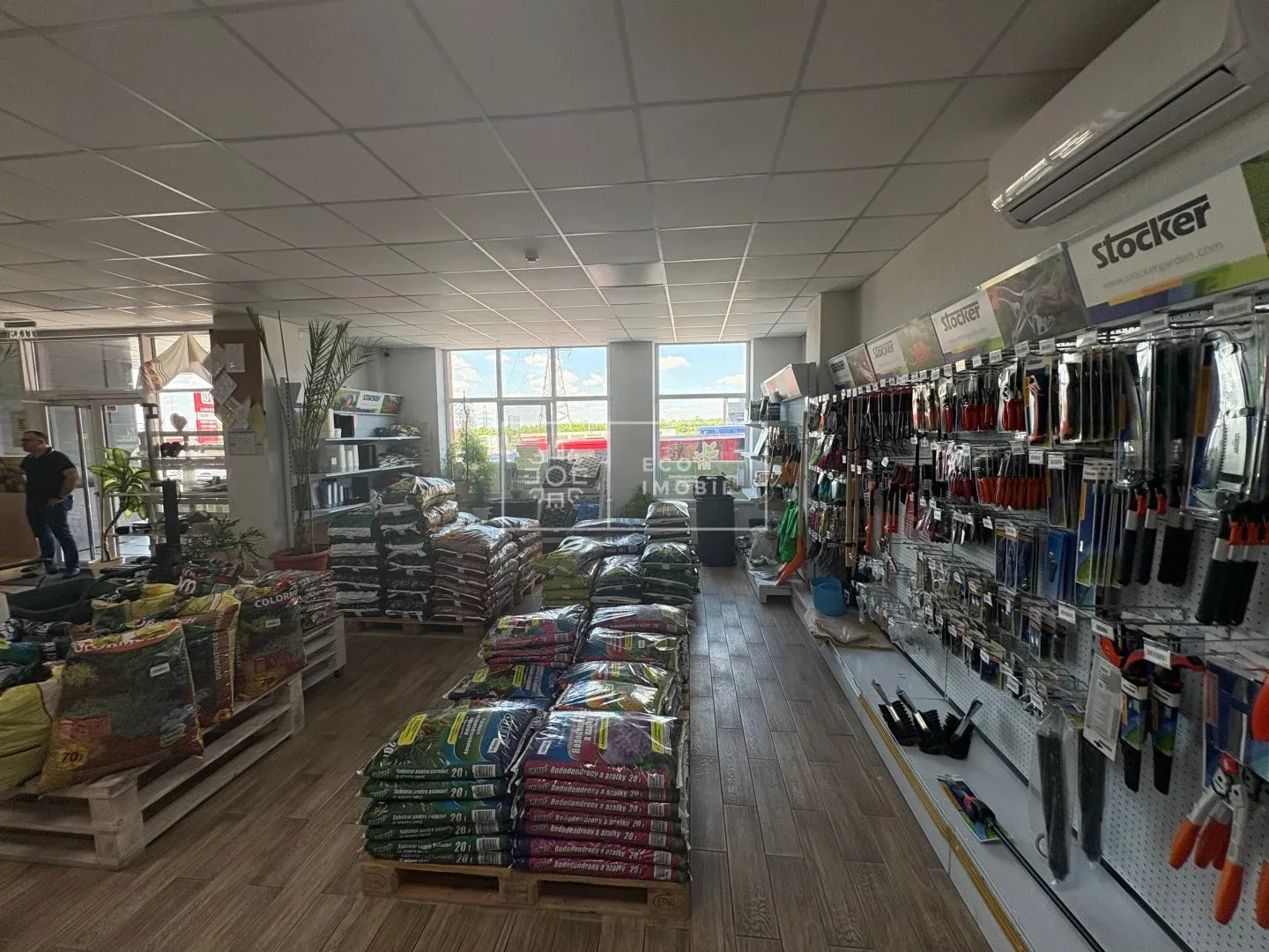 1-bedroom office, 250 m² — Image 2
