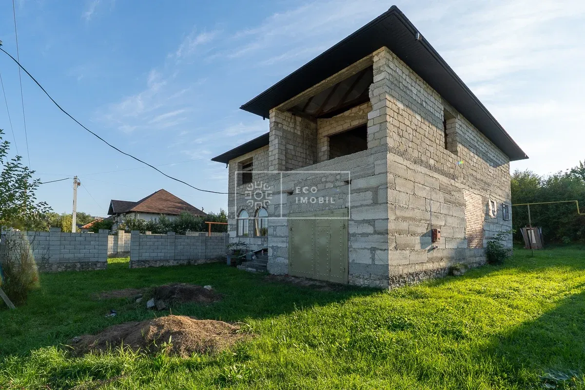 2-этажный дом, 3 комнаты, 400 м² — Изображение 1