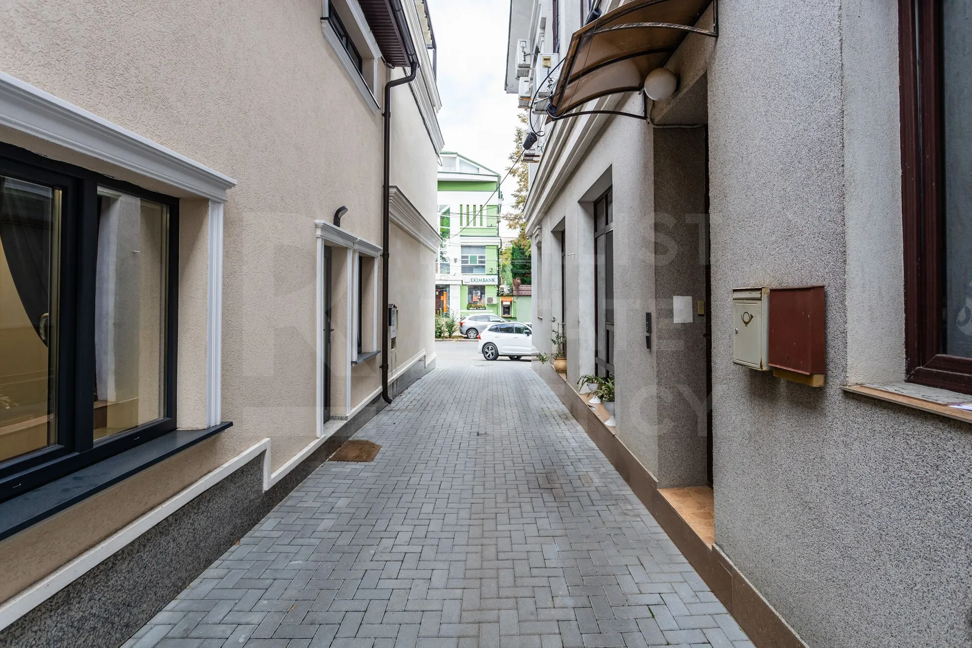 8-bedroom office, 80 m² — Image 1