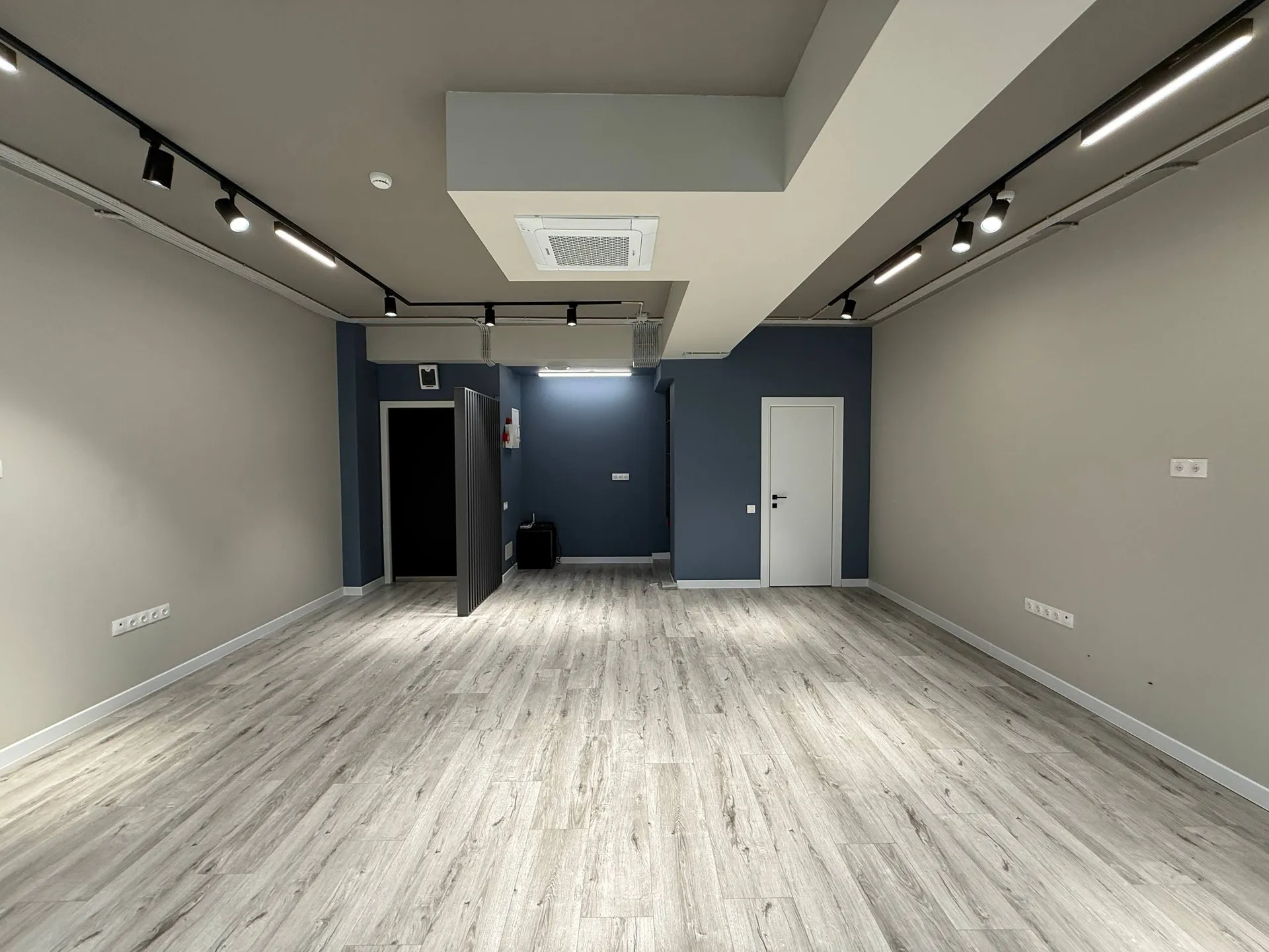 1-camere birou, 50 m² — Imagine 1
