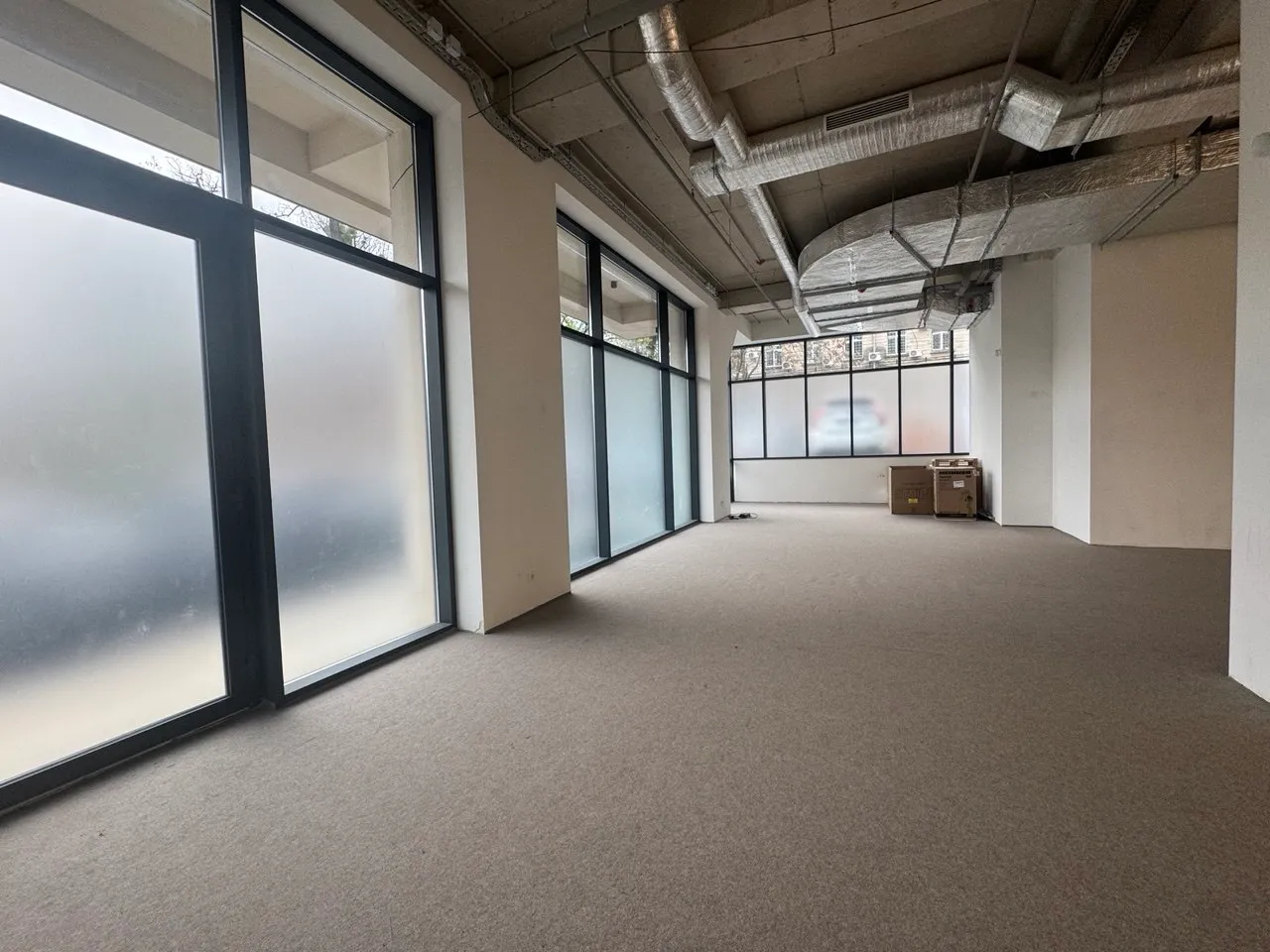 1-camere birou, 96 m² — Imagine 1