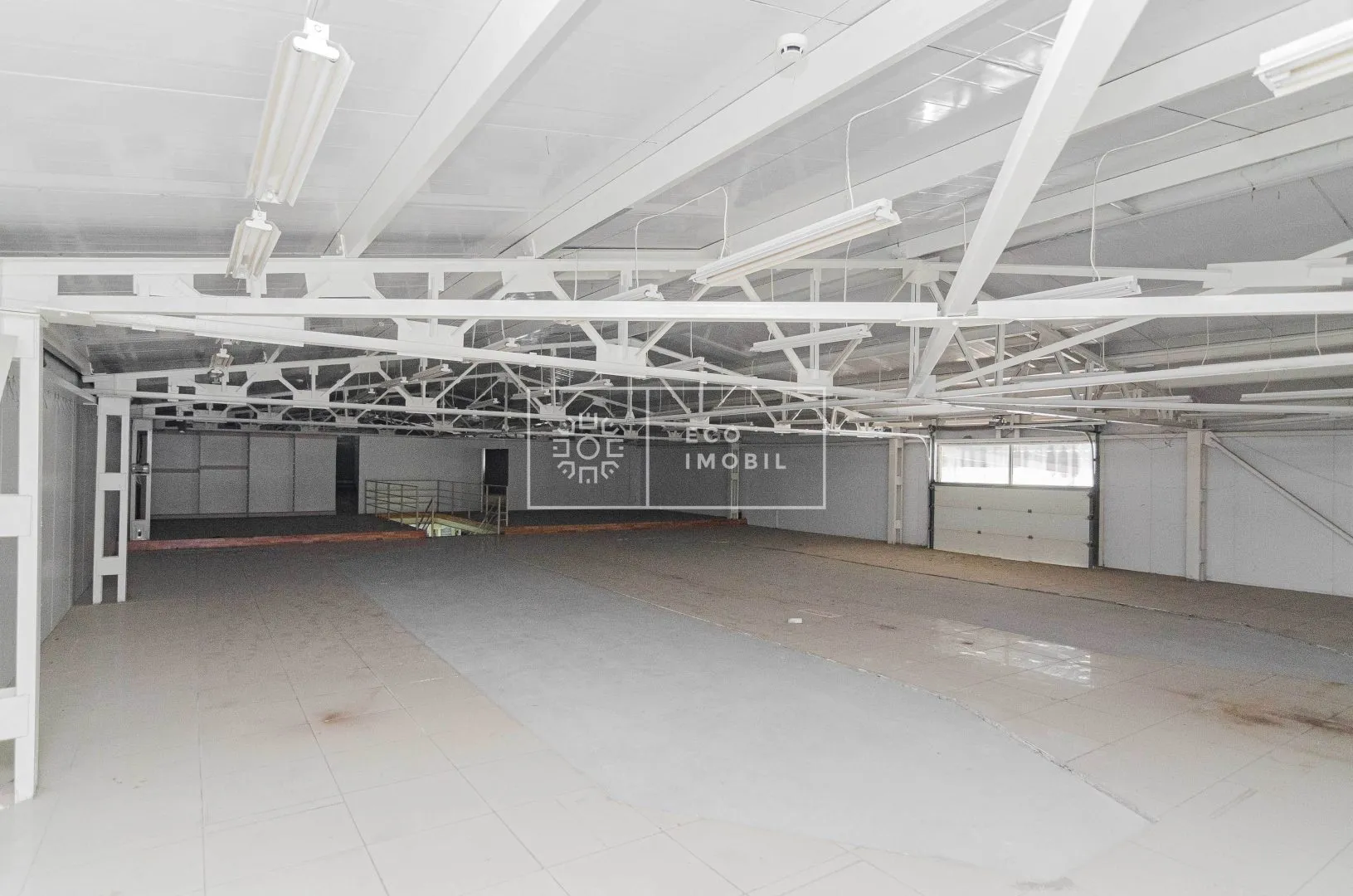 Spațiu comercial, 1 000 m² — Imagine 1