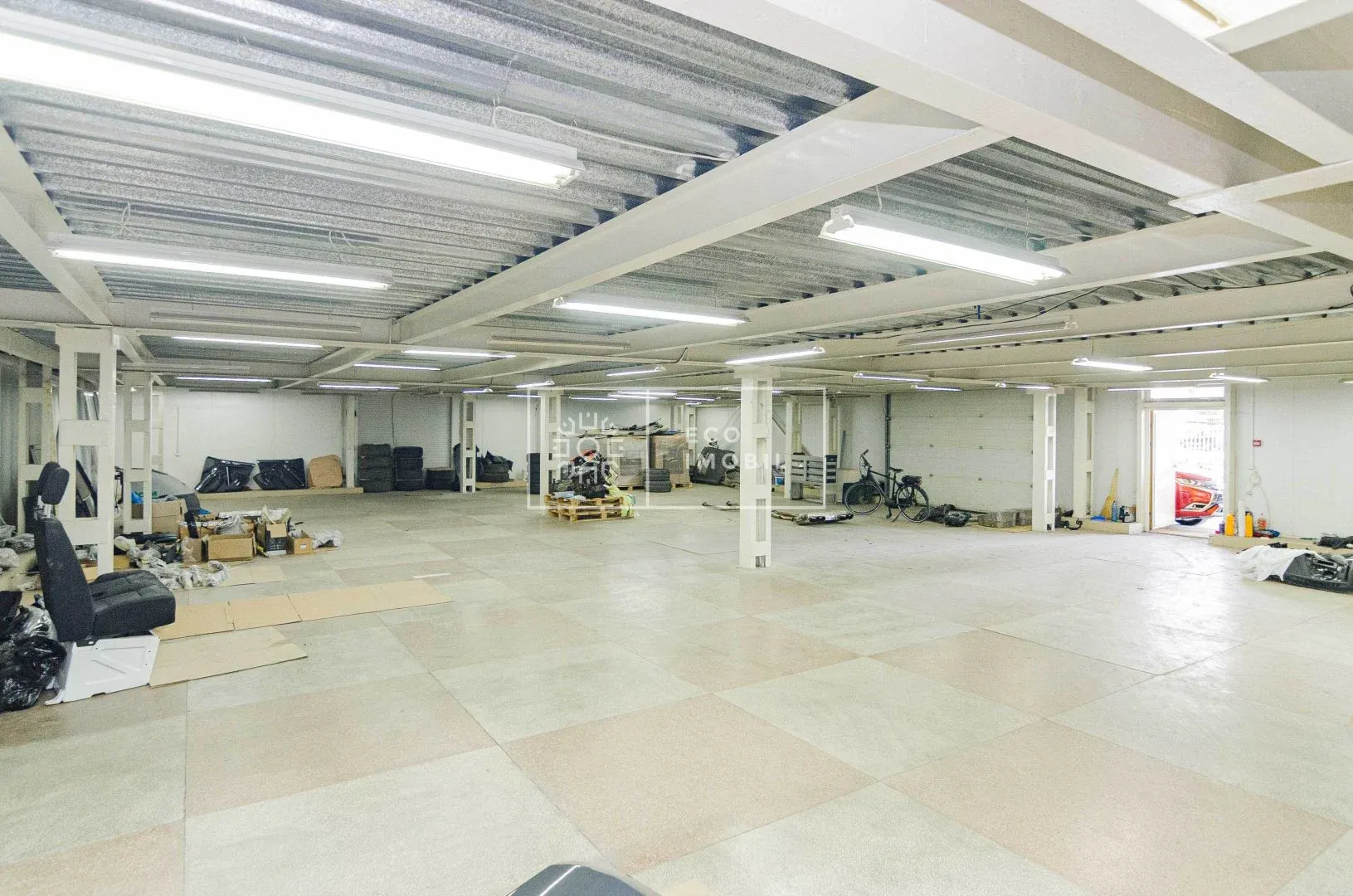 Spațiu comercial, 1 000 m² — Imagine 2