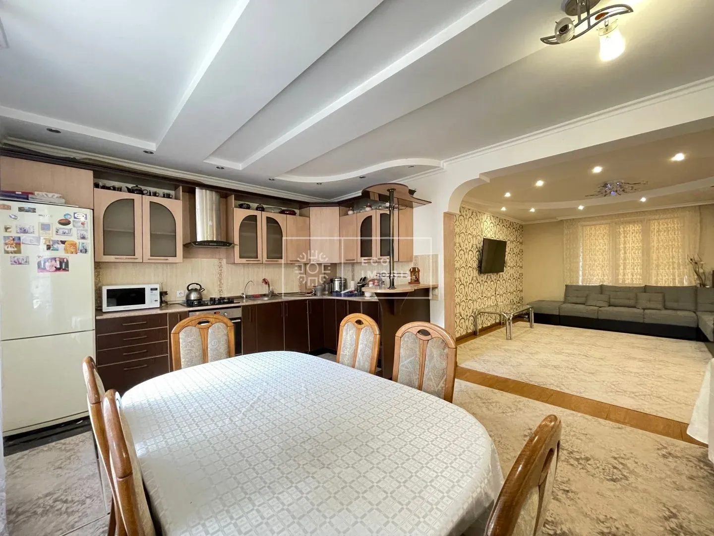 2-etaje casă, 4 camere, 180 m² — Imagine 2