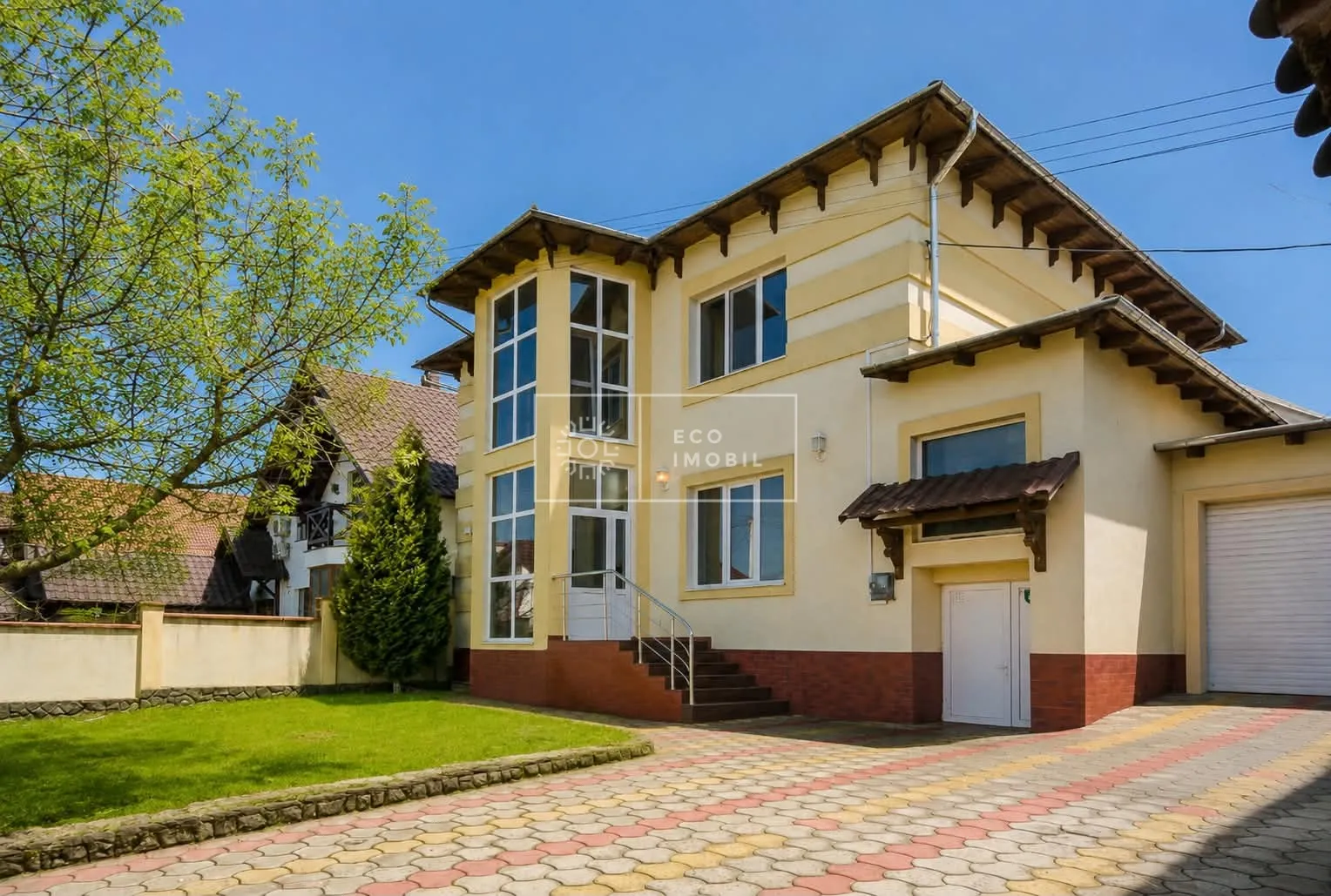2-etaje casă, 4 camere, 180 m² — Imagine 1