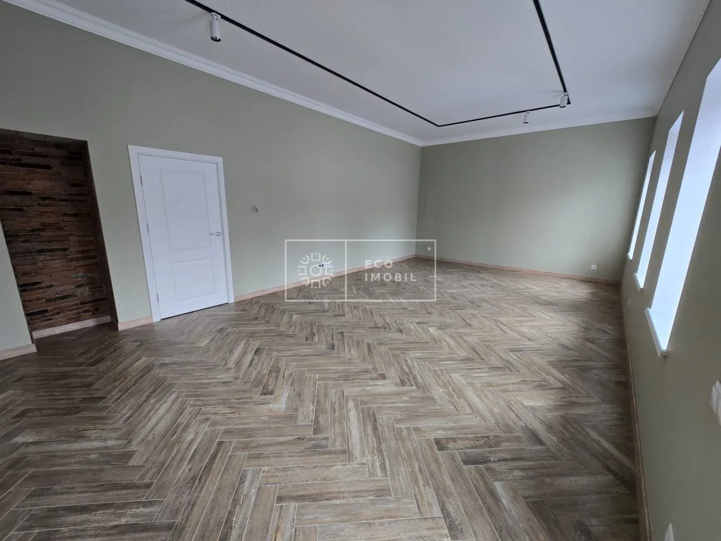 1-camere birou, 80 m² — Imagine 1