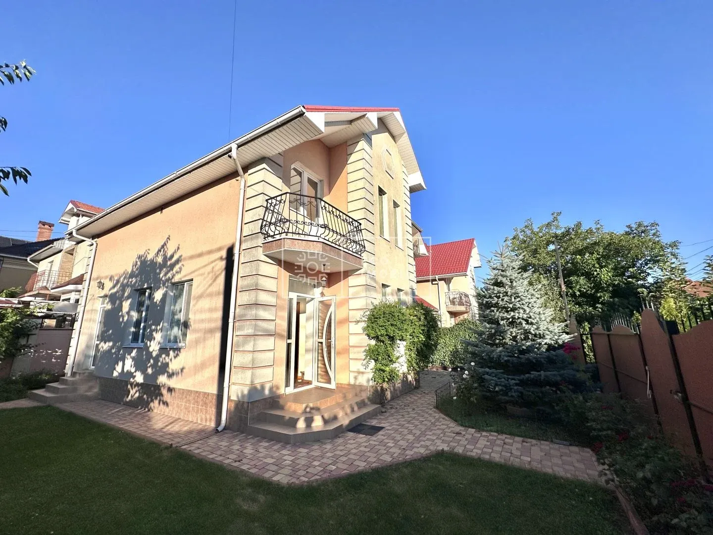 2-этажный дом, 3 комнаты, 180 м² — Изображение 1