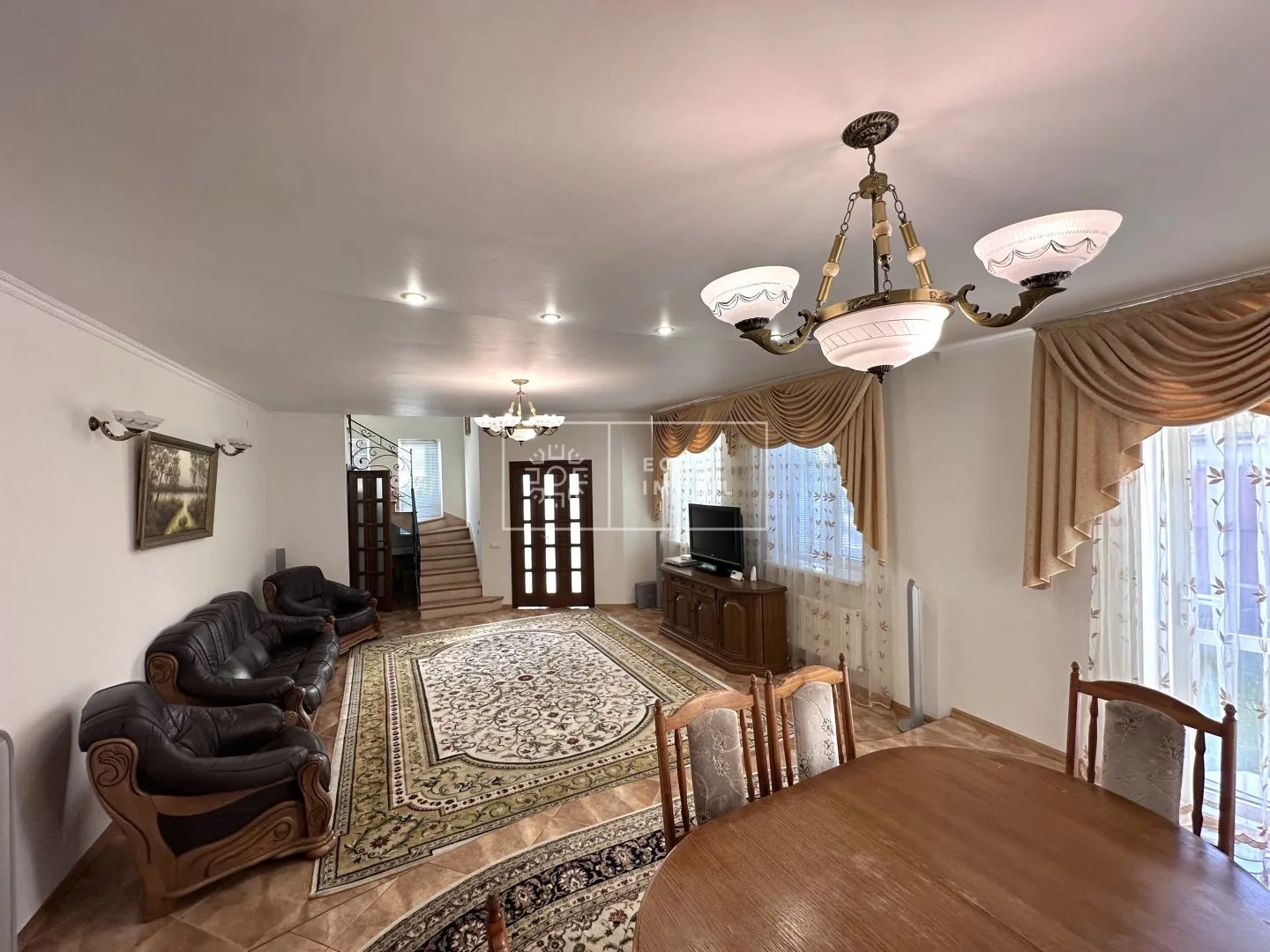 2-этажный дом, 3 комнаты, 180 м² — Изображение 3
