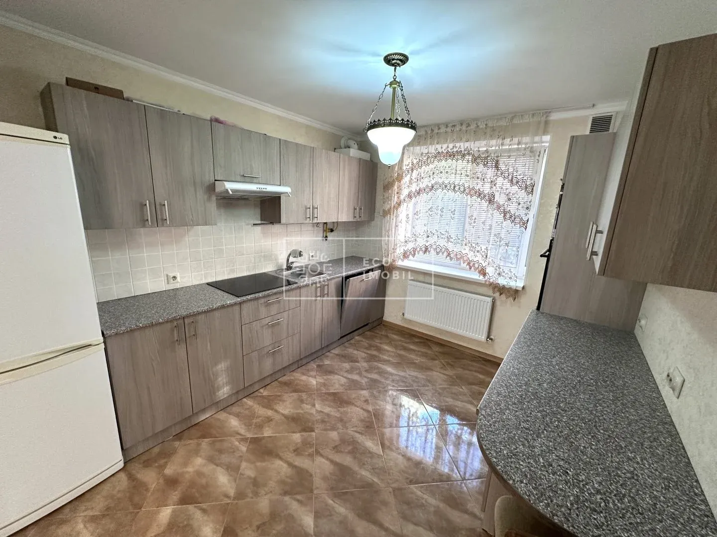 2-этажный дом, 3 комнаты, 180 м² — Изображение 2